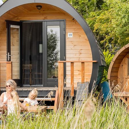 Pod Hotelkamer Aan Het Water Доккум Экстерьер фото