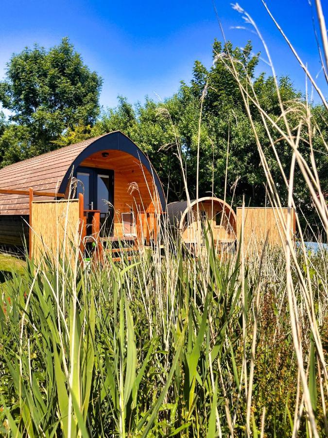Pod Hotelkamer Aan Het Water Доккум Экстерьер фото