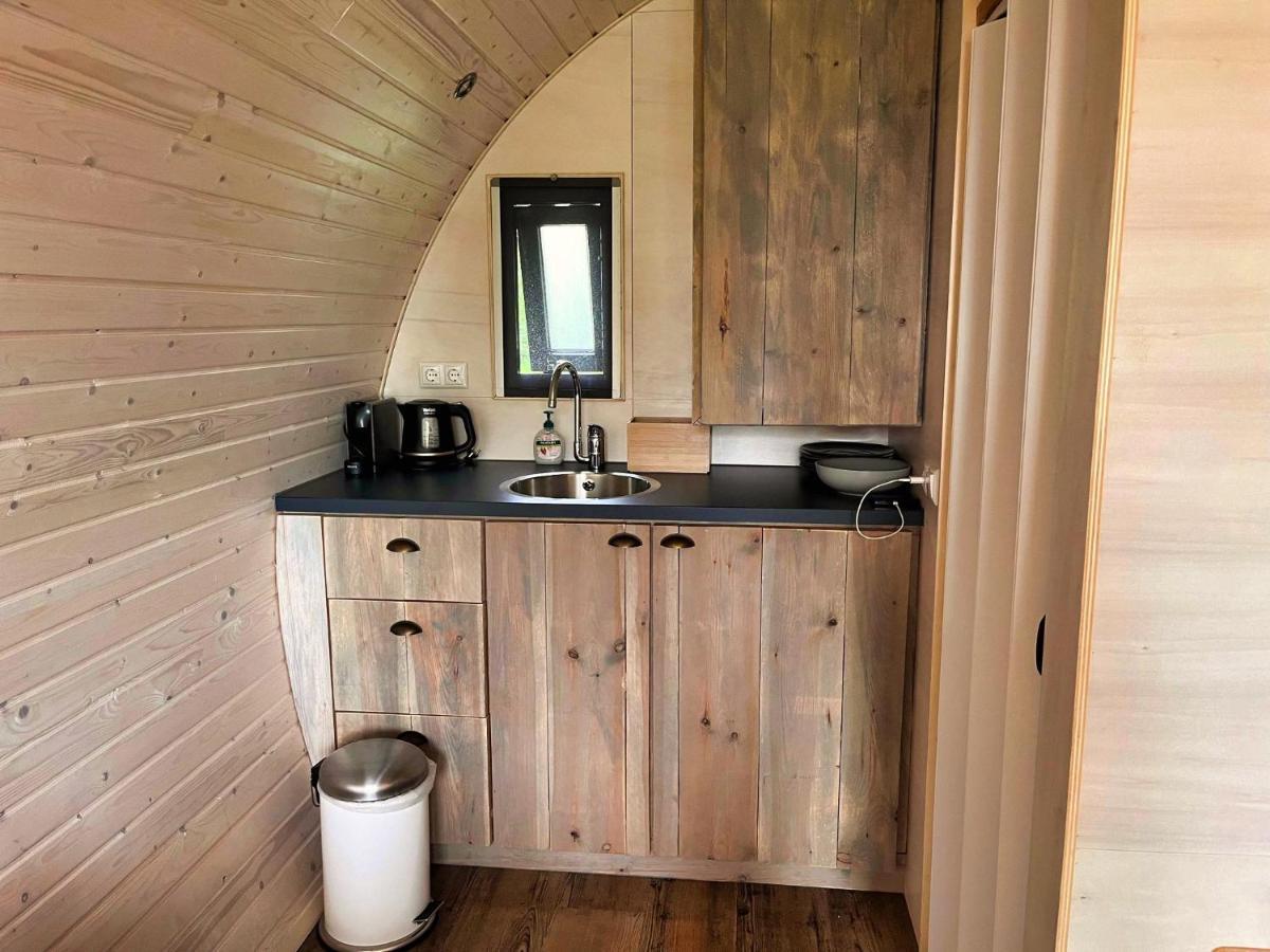 Pod Hotelkamer Aan Het Water Доккум Экстерьер фото