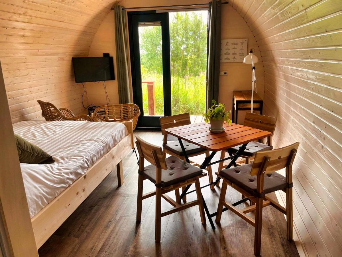 Pod Hotelkamer Aan Het Water Доккум Экстерьер фото