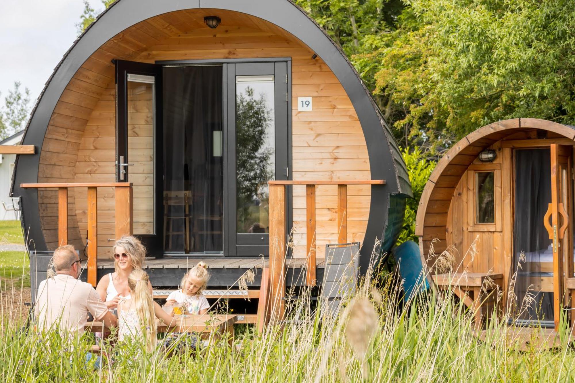 Pod Hotelkamer Aan Het Water Доккум Экстерьер фото