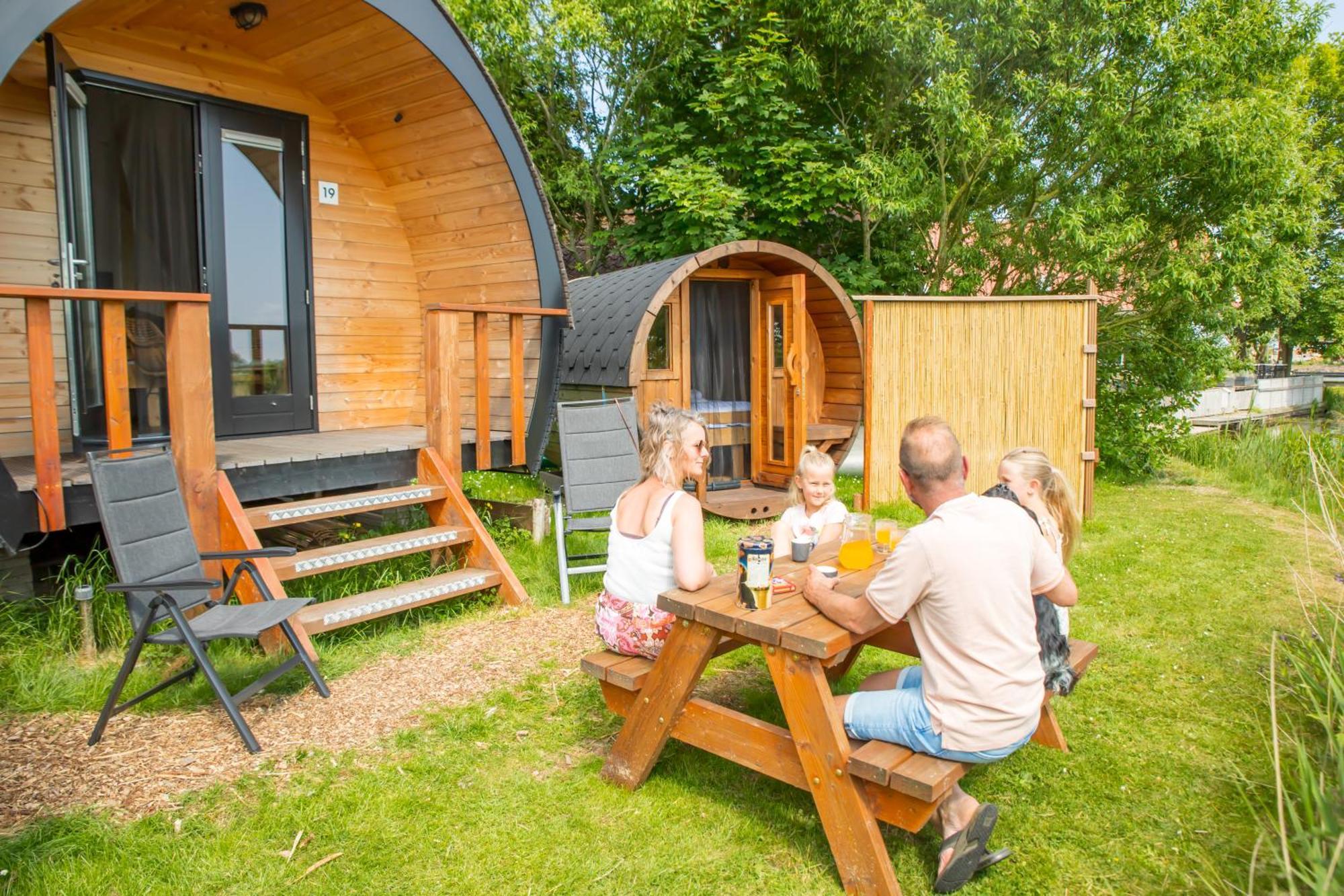 Pod Hotelkamer Aan Het Water Доккум Экстерьер фото